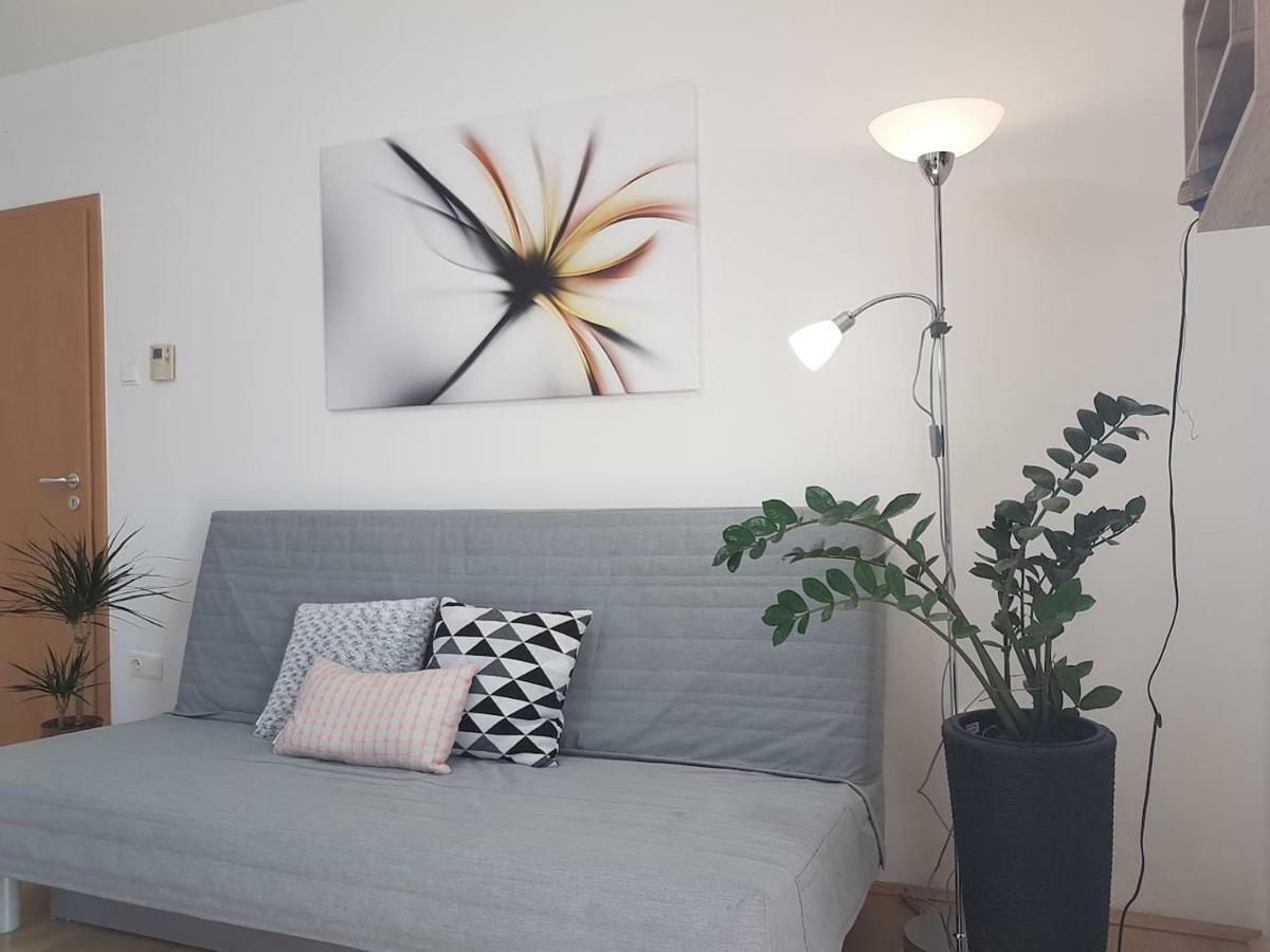 Koezponthoz Koezeli - Cool Tettye Apartman Pecs Ngoại thất bức ảnh